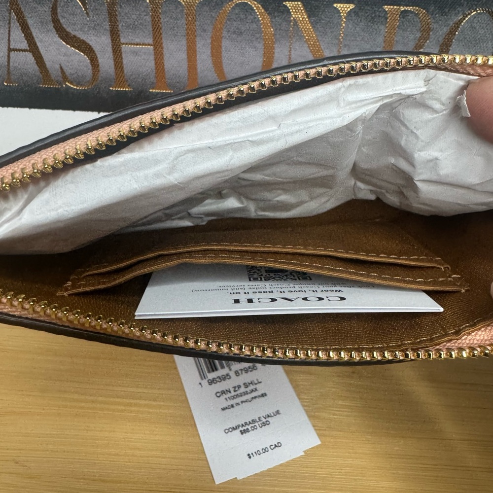 Coach Corner Zip Wristlet With Shell Print - sold out - Picture 4 of 4